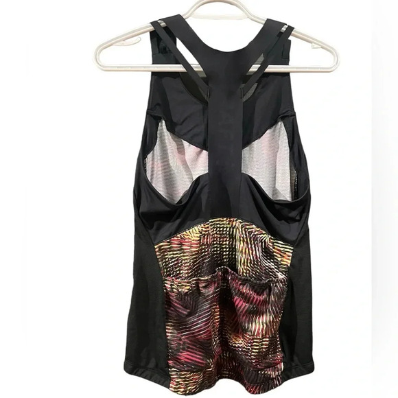 Craft workout top size medium. Multicolor, abstract. - Picture 2 of 5